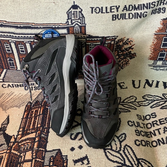 Womens Columbia Crestwood Mid Hiking Boots - Picture 13 of 13